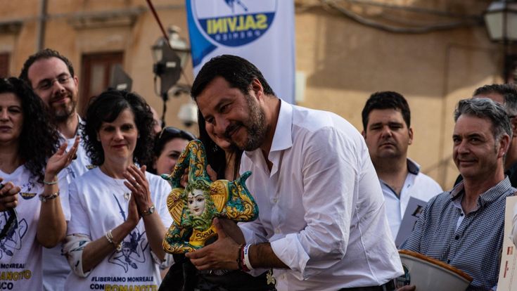 Salvini in fuga dalla festa: “Tanto il fascismo non torna. I 5Stelle? La pazienza sta finendo”