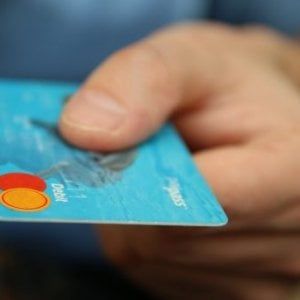 Rifiuti elettronici, ora si riciclano carte di credito e stufe a pellet
