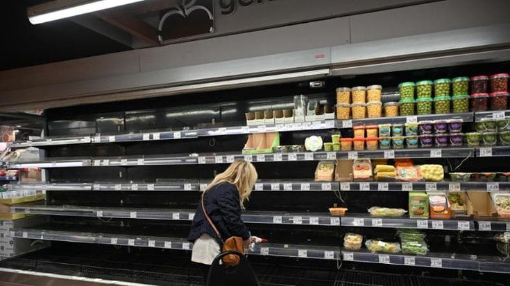 Regolari le corse dei pullman, i supermercati iniziano a rifornirsi. Vertice con i ribelli Aias