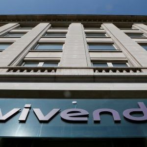 Vivendi, svalutata la quota in Telecom