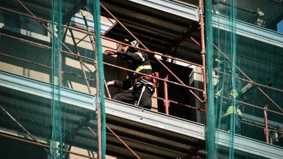 Milano, operaio colpito alla testa da un gancio caduto dall'alto: gravissimo a Niguarda