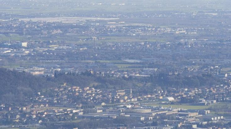 Il vento spazza le polveri sottili: stop alle misure antismog a Milano e in sette province lombarde