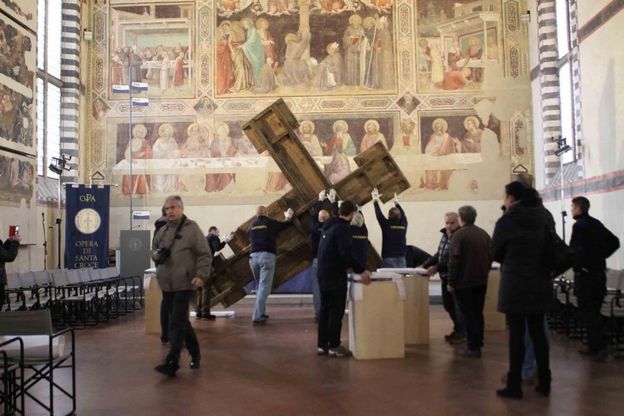 <span style="font-weight: bold;">Santa Croce, il trasloco del Crocifisso di Cimabue<br /></span>