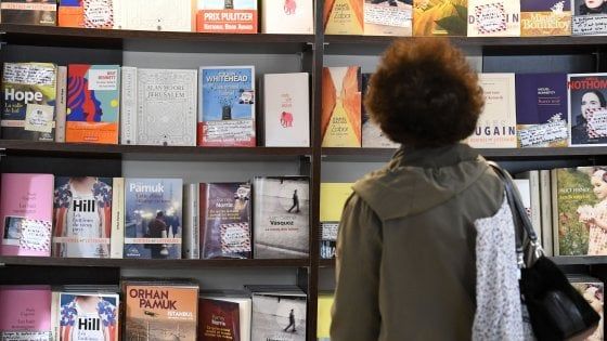 E due terzi dei lettori scelgono scrittori stranieri