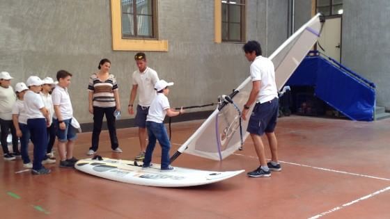 Vela e windsurf per bambini e ragazzi: nelle scuole lo sport che mancava
