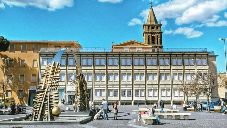 “Guarda come corre la mongoloide”. Due studenti disabili ripresi e derisi in chat: indaga la polizia