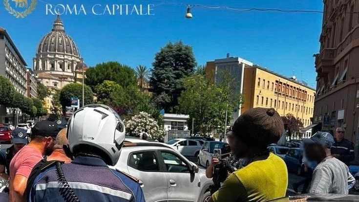 Il regalo, poi la richiesta: “Dammi i soldi”. Nove fermi a San Pietro per la truffa del braccialetto