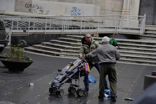 In attesa di Franceschini, lite tra due ambulanti sul sagrato del Duomo