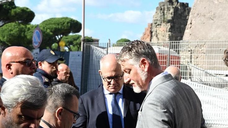 Scuola, bollo e tasse: l’attacco di Gualtieri al governo Meloni