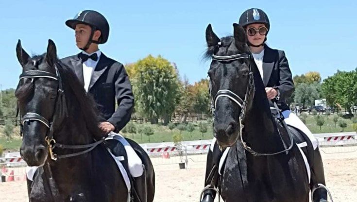 La favola di Noemi, ragazza non vedente che a 14 anni va a cavallo come una principessa