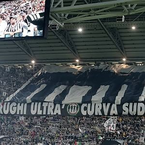 Ovunque sventola la bandiera bianconera