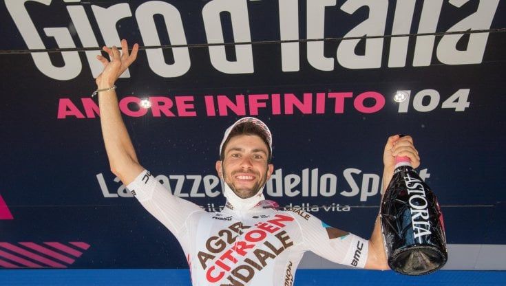 Giro, la democrazia al potere: un eroe al giorno, tutti i giorni