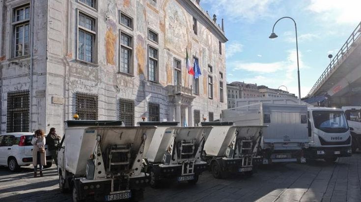 Pulizie in porto, a rischio i 55 lavoratori Geam che protestano