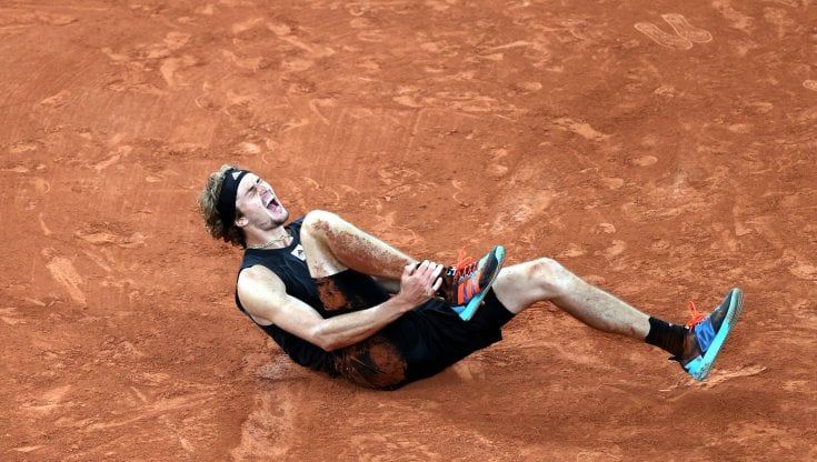 Zverev dopo l'infortunio: "Lacerati diversi legamenti del piede"