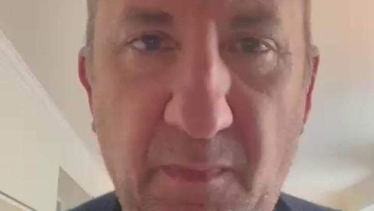 Una piazza per l'Europa, Albanese legge una poesia di Brecht: "Pace è non avere fame, freddo, paura"