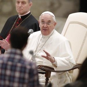 Il Papa ai movimenti popolari: "Terra, casa, lavoro: continuate la vostra lotta"