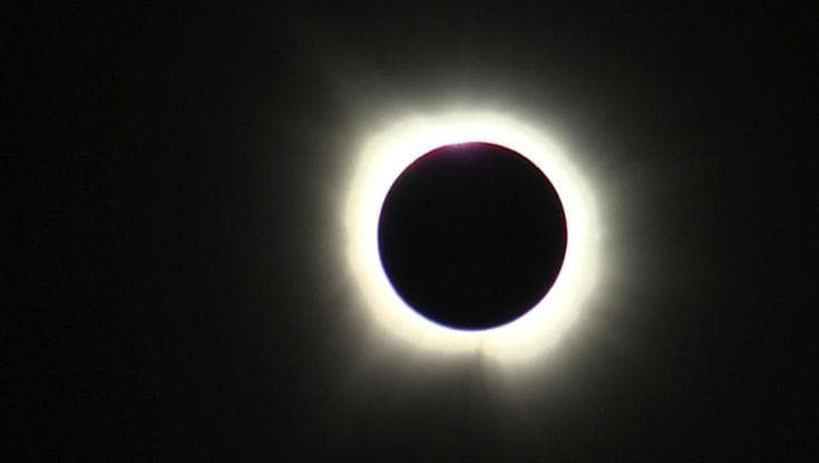 Aspettando l'eclissi solare totale: le immagini più belle dagli eventi passati