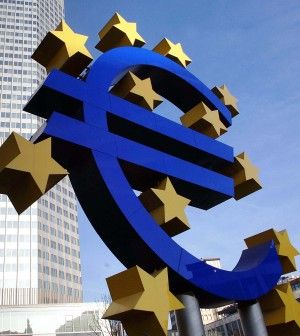 Bce: "Le incertezze politiche limitano il calo dello spread"