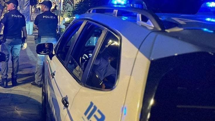 Ferragosto di terrore, una minorenne violentata e ragazze abusate in spiaggia: due arresti