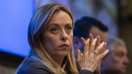 Anniversario morte di Almirante, Meloni: "Grande politico e patriota". Sui social è rivolta