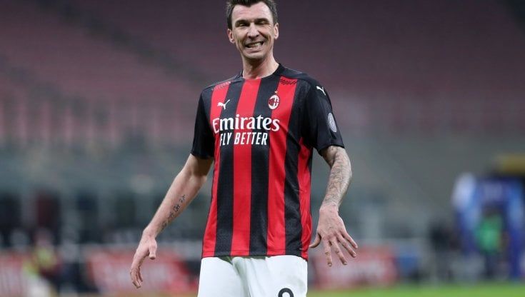 Calcio, Mandzukic e i (pochi) giocatori che rinunciano allo stipendio