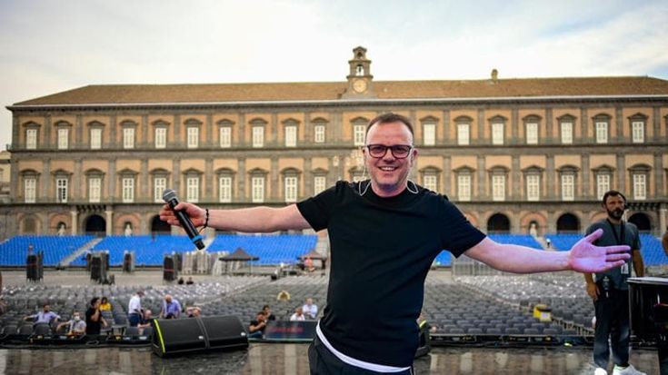 Gigi D’Alessio contro il funzionario dell’Agenzia delle Entrate: “Dice di aver preso 20 mila euro per una mia pratica? Non lo conosco”