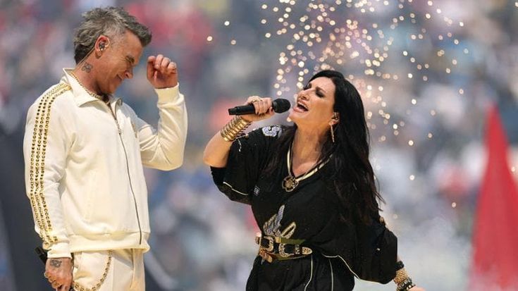 Laura Pausini e Robbie Williams canteranno “Desire” prima della finale dei Mondiali 2026