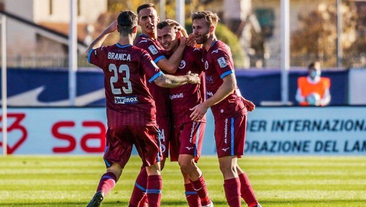 Serie B: Empoli e Venezia raggiunte nel recupero, il Lecce ne fa sette alla Reggiana