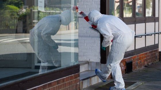 Germania, il giallo del killer con la balestra: cinque delitti in poche ore 
