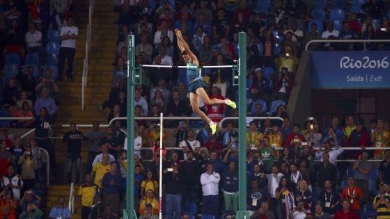 Atletica, incredibile Thiago Braz: batte Lavillenie nell'asta. Nei 400 la Miller vince col tuffo