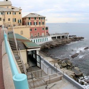 Spiagge, la Ue contro la proroga delle concessioni: "È in contrasto con il diritto europeo"