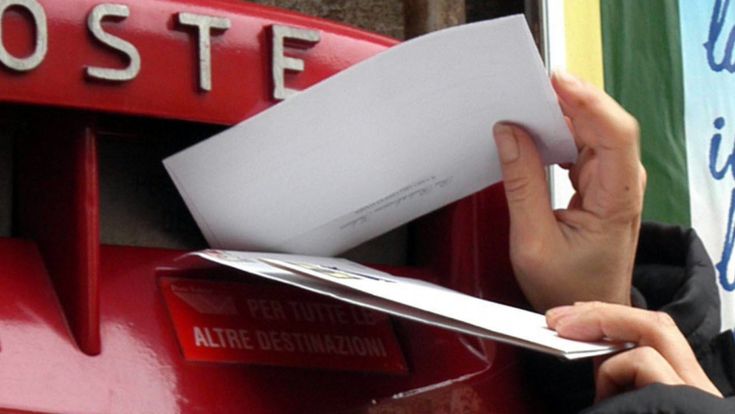Il postino pigro con 572 chili di lettere in garage