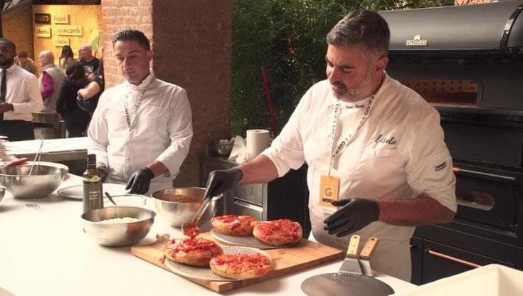 Anche Napoli ha la sua pizza croccante