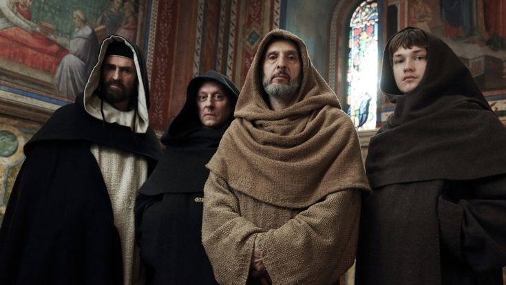 “Il nome della rosa” e il fascino violento del noir medievale