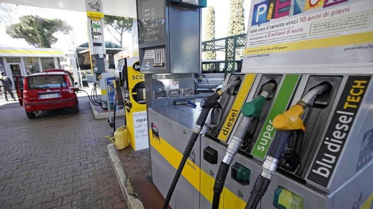 Diesel, da domani si riduce lo sconto sulle accise. Eni, tetto ai prezzi su benzina e gasolio