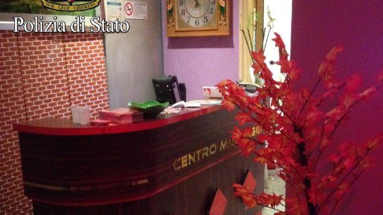 Milano, è boom dei centri massaggi a luci rosse. L'Antimafia: "Vietare il giro d'affari" 