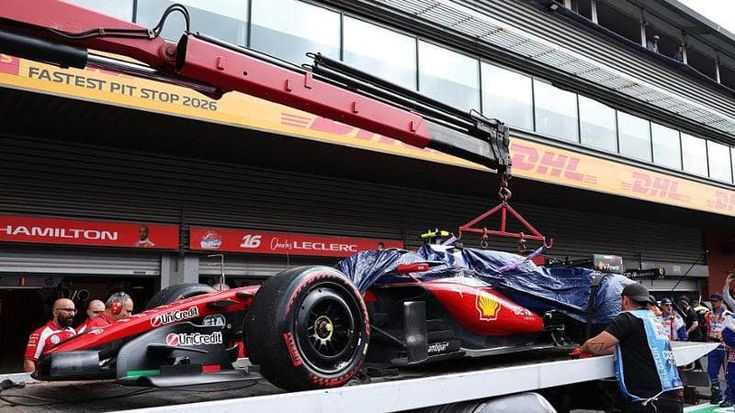 Hamilton distrugge la Ferrari in Belgio: meccanici al lavoro per le qualifiche