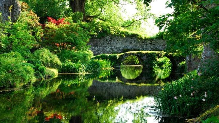 Giardino di Ninfa ispirazione per gli scrittori, tornano gli studenti della Holden