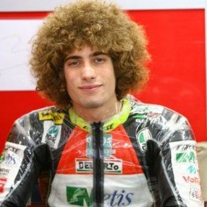 Torna a casa il guanto indossato da Simoncelli nella sua ultima gara