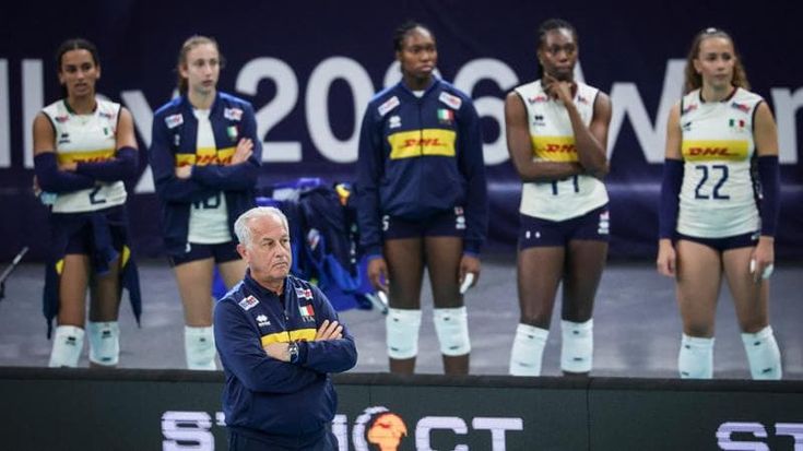 L’Italia vince 3-0 con la Croazia ma Velasco si arrabbia: la strigliata del tecnico alle azzurre