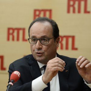 Hollande su Air France: "Non riflette il Paese, licenziamenti si possono evitare"