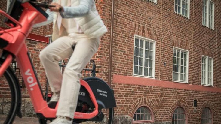 La micromobilità non è un fenomeno solo per giovani, ma cresce tra gli over 35. Ecco perché