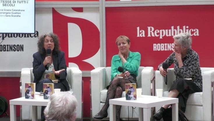 Arena Robinson, Maria Grazia Calandrone e Mariangela Gualtieri: "Dalle scuole non devono uscire poeti, ma persone che amino la poesia"