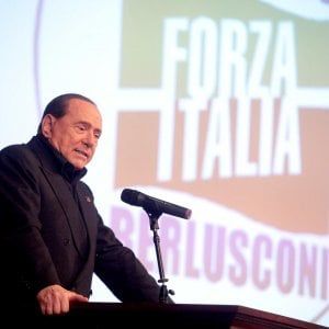 FI, Berlusconi prova a ricucire: "Programma con Lega e Meloni". Ma Salvini lo gela