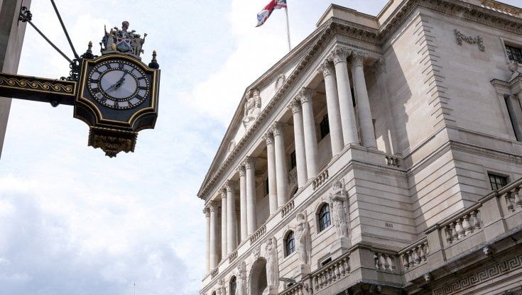 La Bank of England scende in campo contro la corsa dei tassi Uk: via all'acquisto temporaneo di titoli