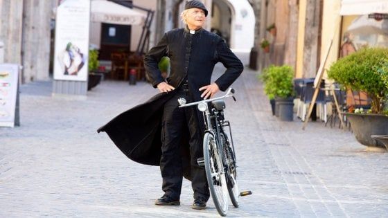 Don Matteo chiude in bellezza, più di 7 milioni di spettatori per il prete investigatore