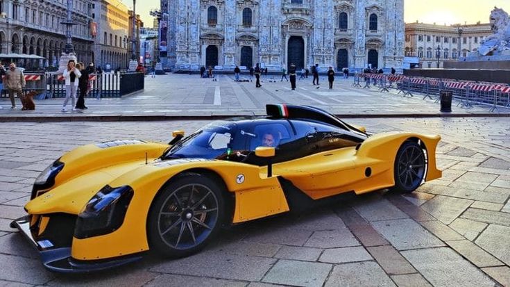 L'Isotta Fraschini Tipo 6 LMH Strada ibrida da oltre 1.000 Cv ha debuttato in società