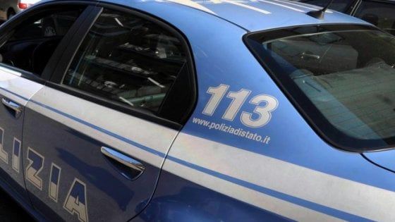 Cerca di scappare all'estero con le figlie, bloccato dalla questura di Rimini