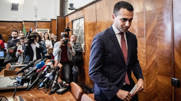Processo a Di Maio nei 5Stelle, la contromossa del leader: “Voglio un voto su di me”
