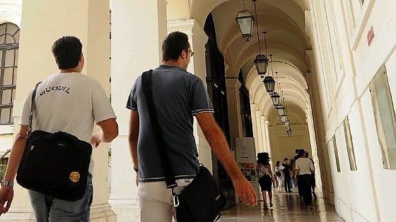 Università, a Bari la rata più cara arriva in ritardo: 15 giorni per pagare 1.000 euro. L'ira degli studenti